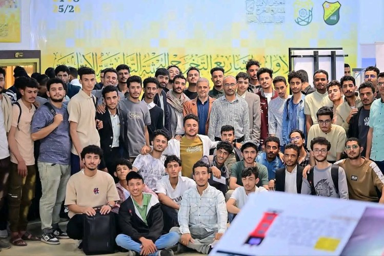 جامعة آزال للتنمية البشرية : طلبة كلية الهندسة وتكنولوجيا المعلومات يسجلون حضوراً متميزاً في المعرض الأول لمشاريع التخرج بجامعة صنعاء