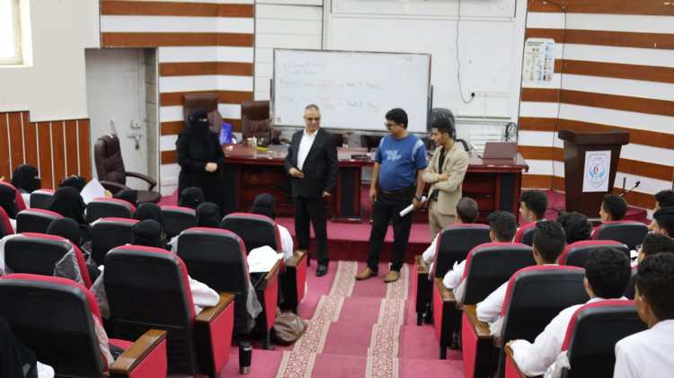 جامعة إب : رئيس الجامعة يتفقد سير الأداء بكلية الطب والعلوم الصحية