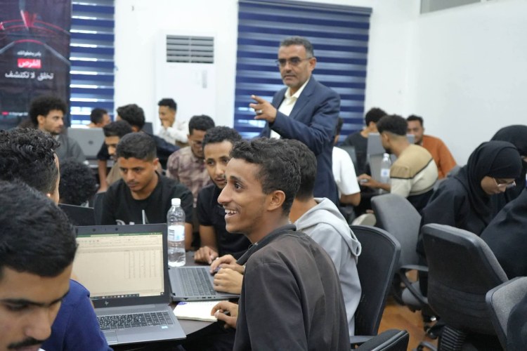 جامعة السعيد تختتم الورشة التدريبية المجانية “تحليل البيانات”