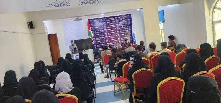 جامعة اليمن.. كلية العلوم الإدارية والإنسانية تعقد لقاءً موسعًا بالأوائل وتكرّم الكادر الأكاديمي.